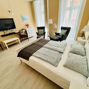 https://academy-home-elegant-place-next-to-the-parliament.inbudapesthotels.com
